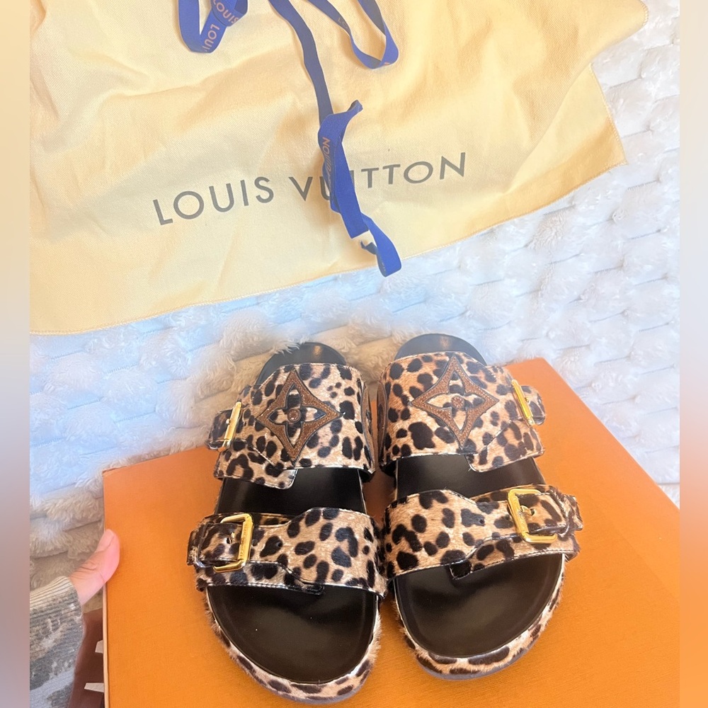 Authentic Louis Vuitton Bom Dia Mule sandals 37